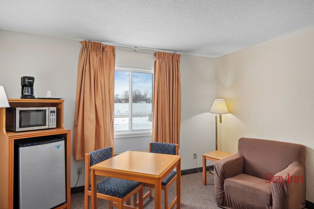 StayInn Grand Forks 8/36