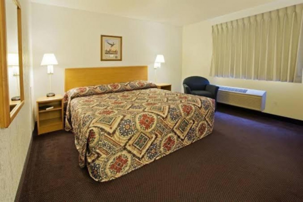 StayInn Grand Forks 12/36