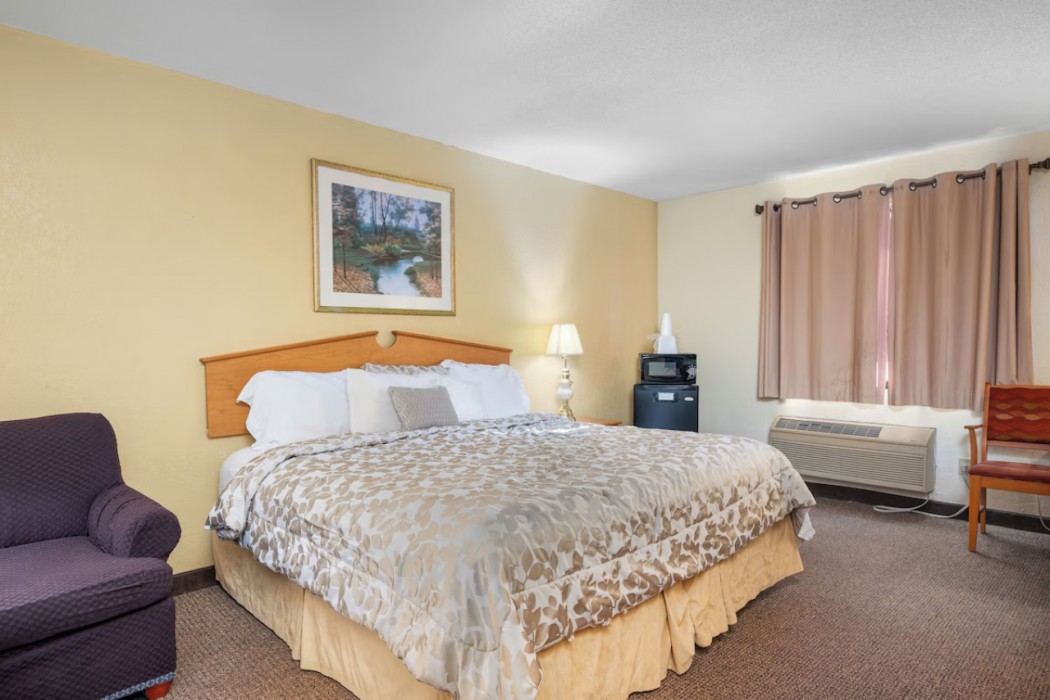 StayInn Grand Forks 14/36