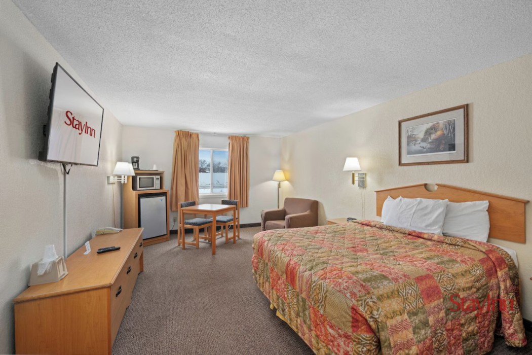 StayInn Grand Forks 9/36