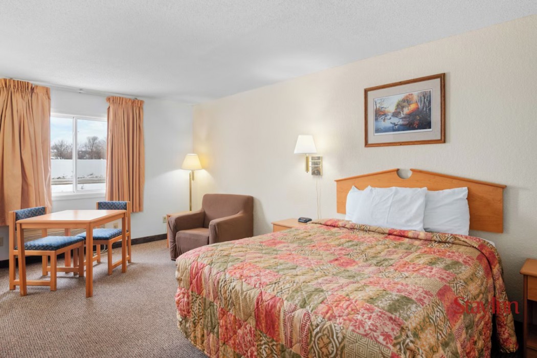 StayInn Grand Forks 15/36