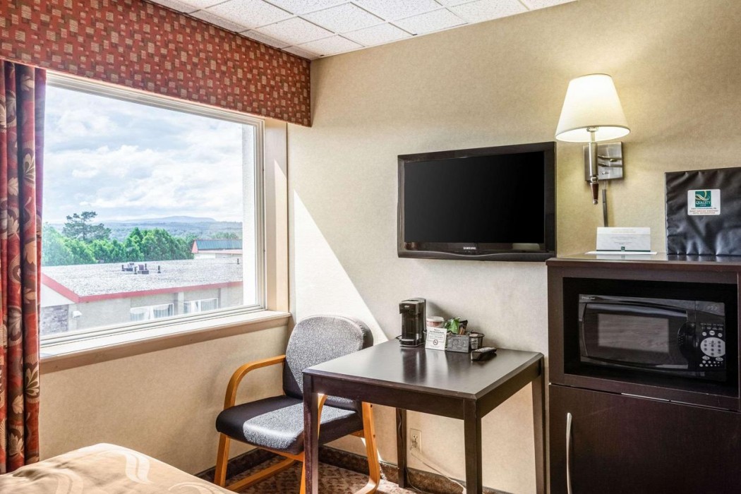 Quality Inn East Stroudsburg - Poconos 24/41