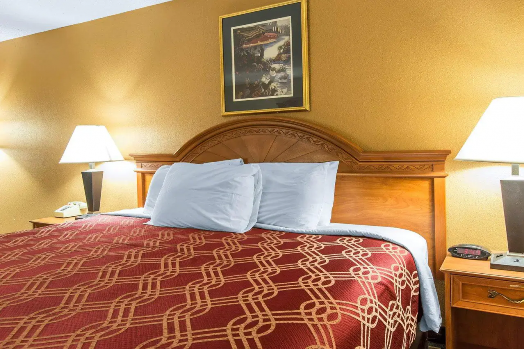 Econo Lodge Dalton West 6/26