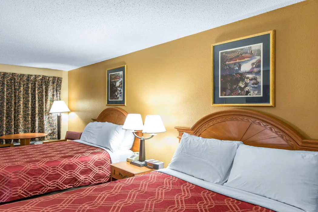 Econo Lodge Dalton West 7/26