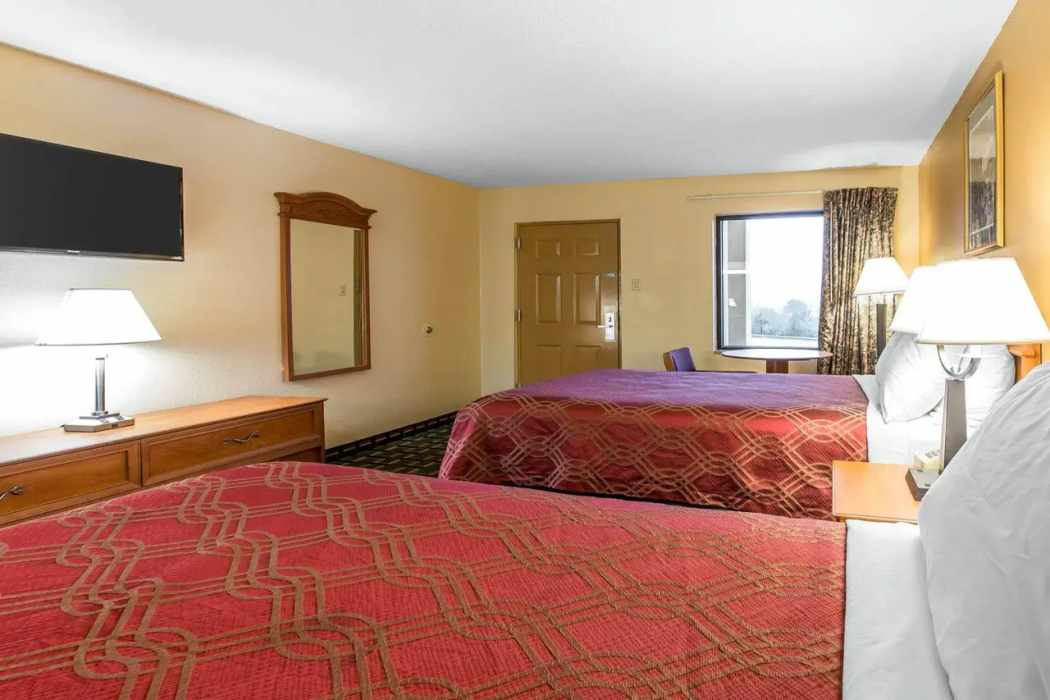 Econo Lodge Dalton West 3/26