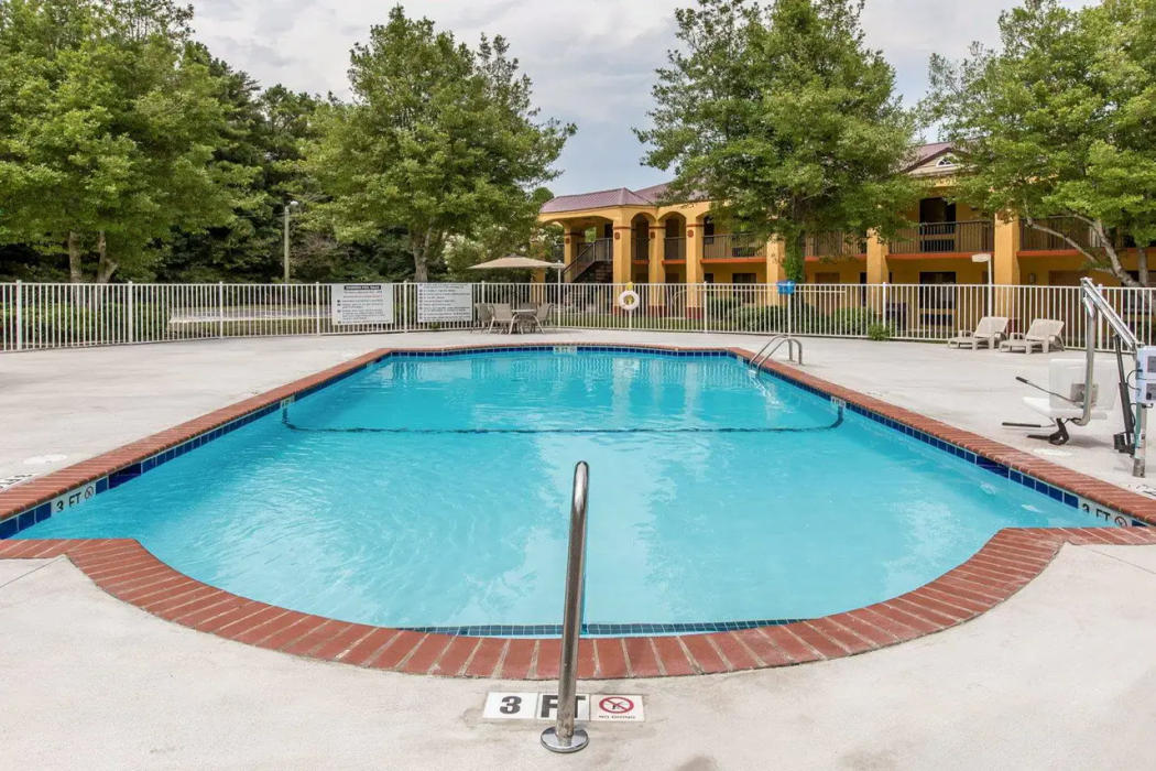 Econo Lodge Dalton West 9/26