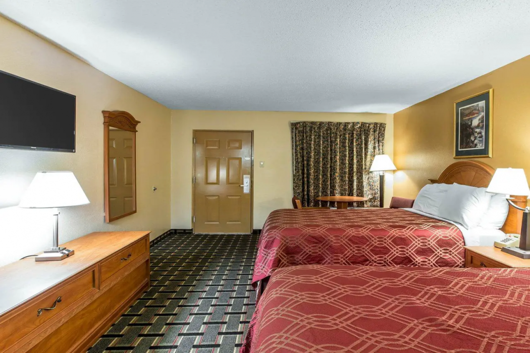 Econo Lodge Dalton West 5/26