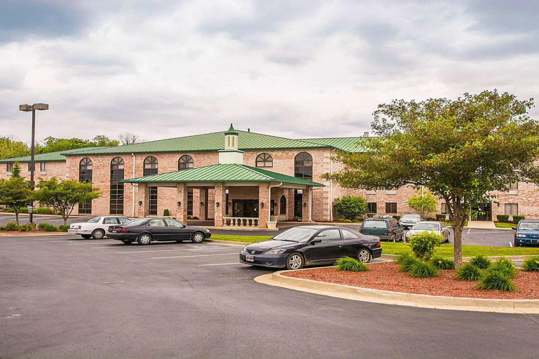 Quality Inn & Suites Cincinnati I-275 4/26