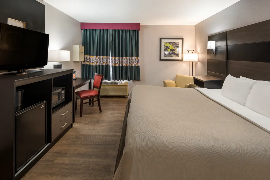 Quality Inn & Suites Cincinnati I-275 13/26