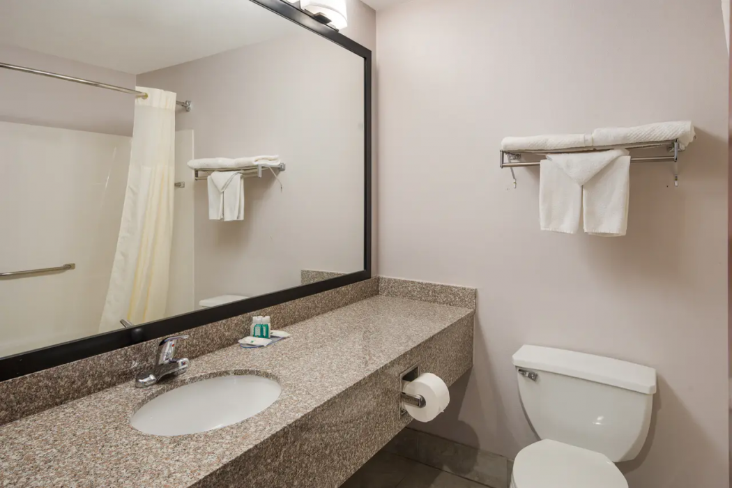 Quality Inn & Suites Cincinnati I-275 14/26