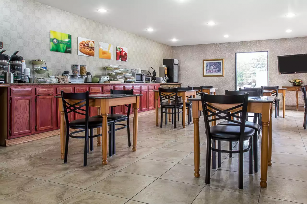 Quality Inn Hanceville US Hwy 31 25/44