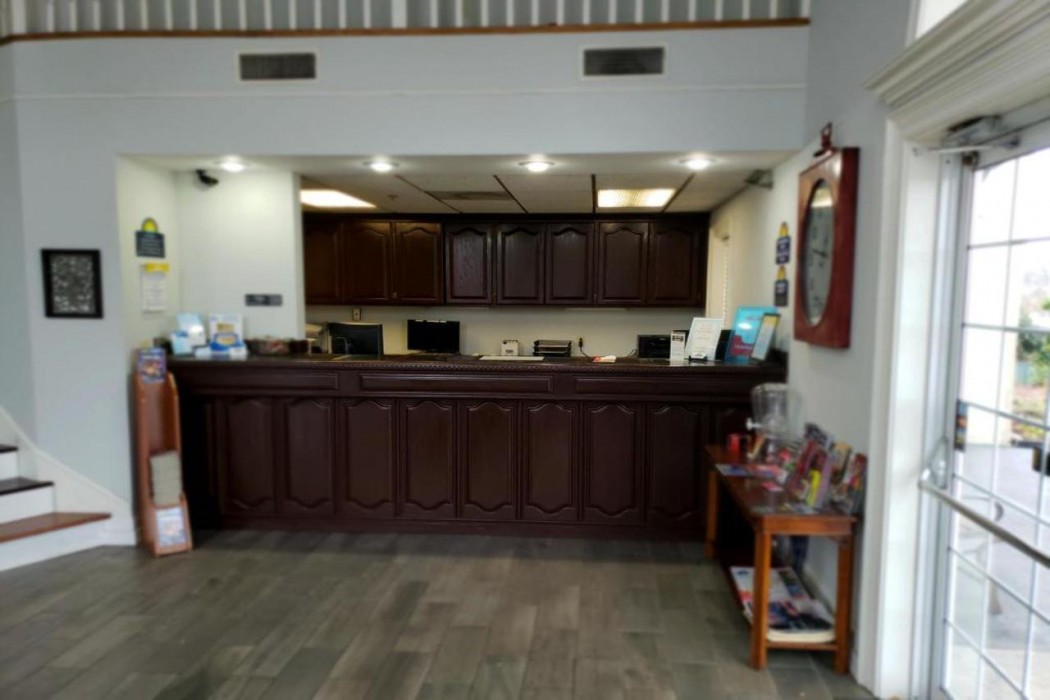 Days Inn by Wyndham Branson Near Theatre District 3/27