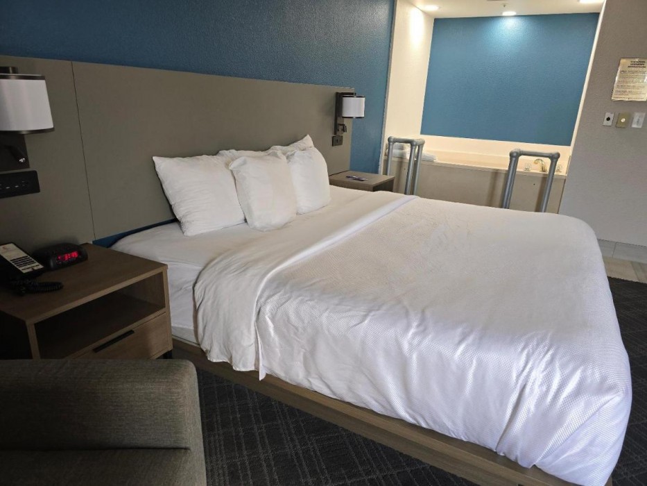 Comfort Inn Bourbonnais Near I-57 12/38