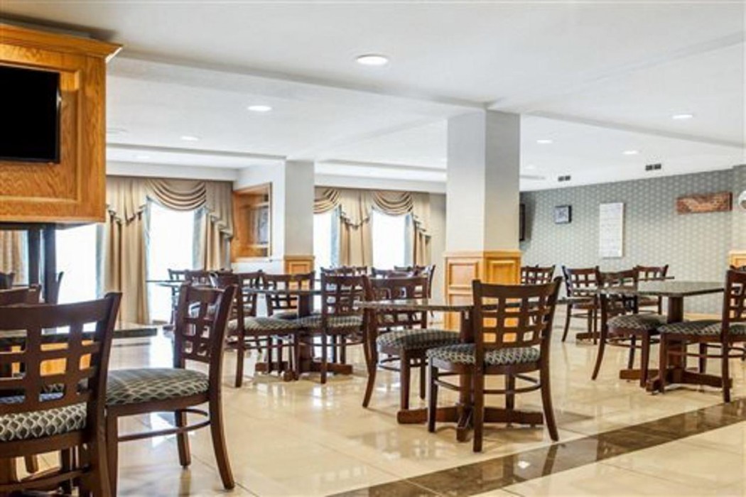 Comfort Inn Bourbonnais Near I-57 15/38