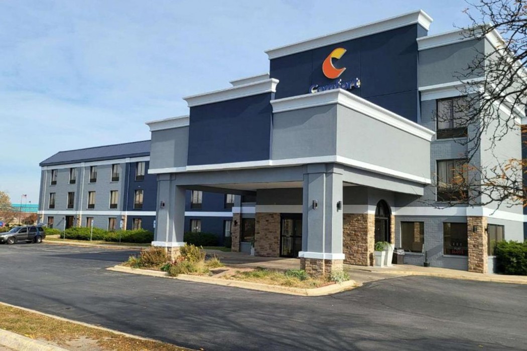 Comfort Inn Bourbonnais Near I-57 1/38