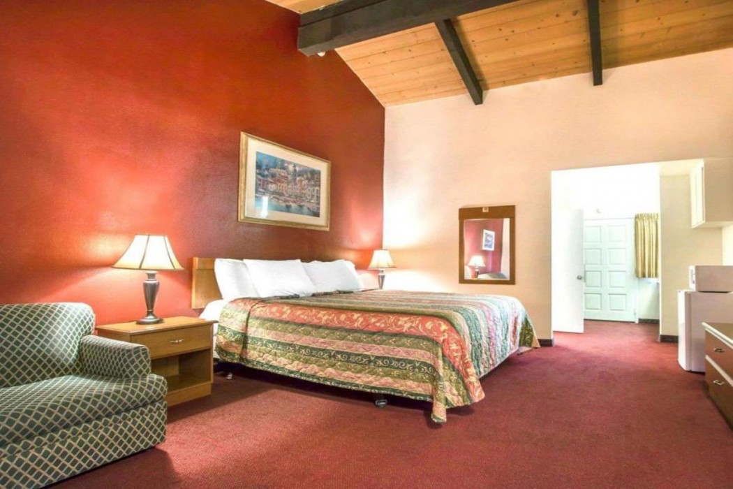 Rodeway Inn Fallbrook Downtown 14/28