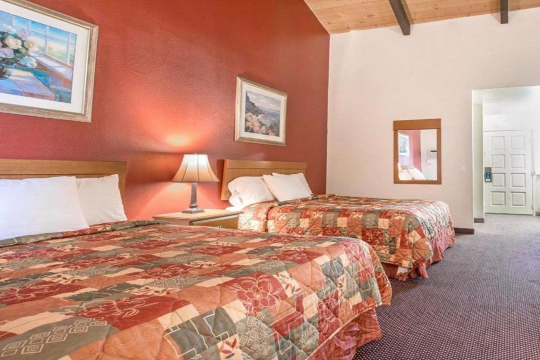 Rodeway Inn Fallbrook Downtown 12/28