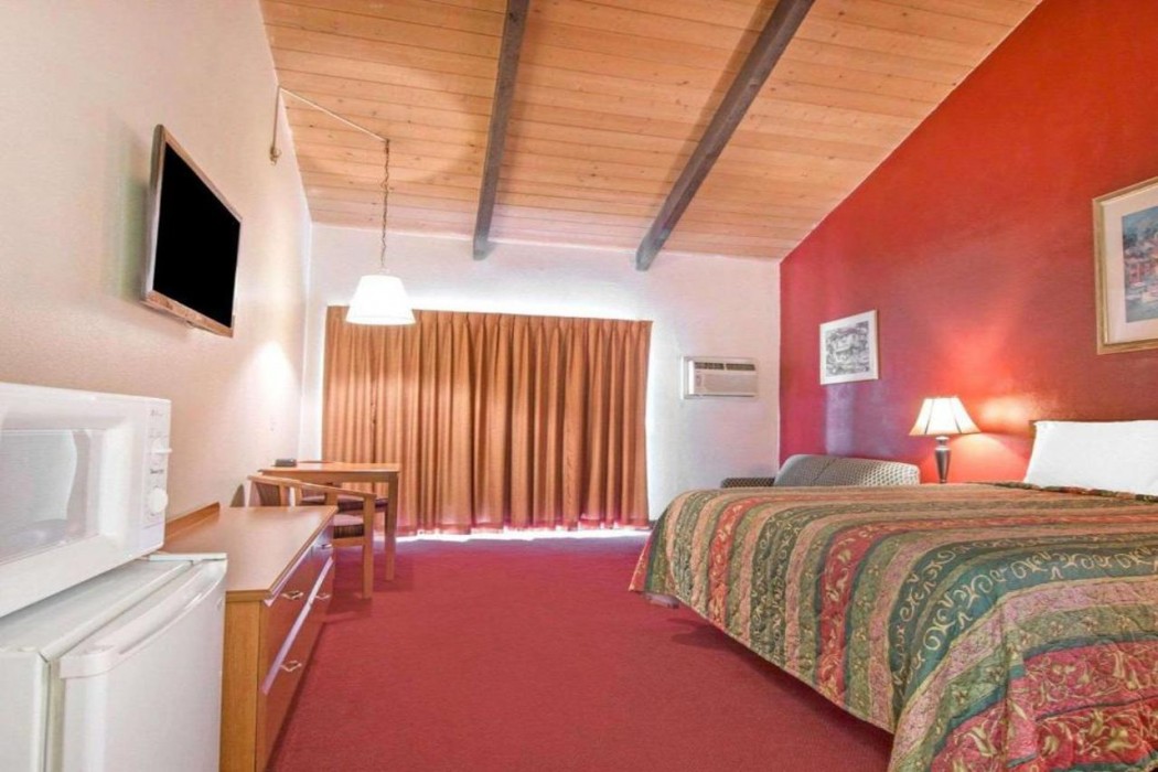 Rodeway Inn Fallbrook Downtown 15/28