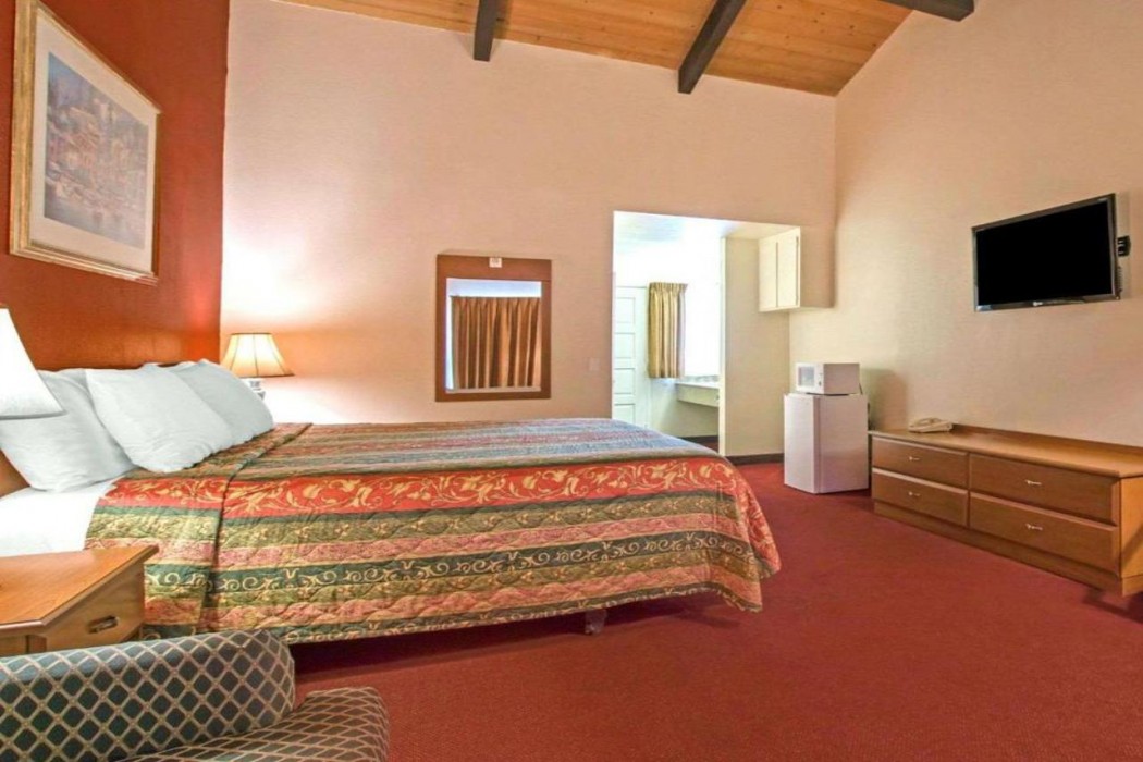 Rodeway Inn Fallbrook Downtown 10/28
