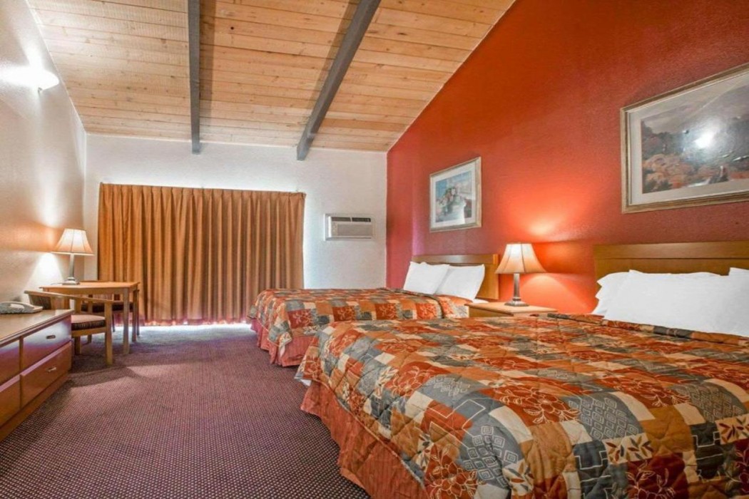 Rodeway Inn Fallbrook Downtown 13/28