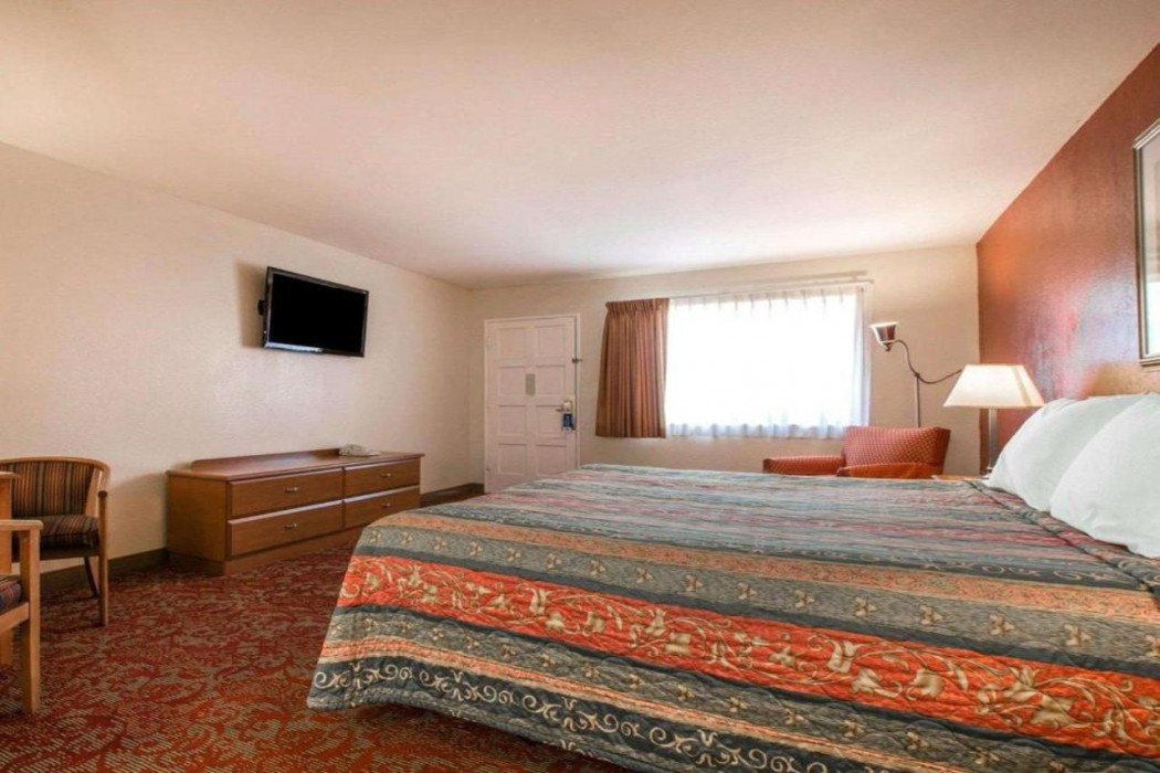Rodeway Inn Fallbrook Downtown 11/28