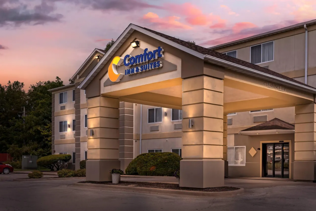 Comfort Inn & Suites East Moline near I-80 1/29