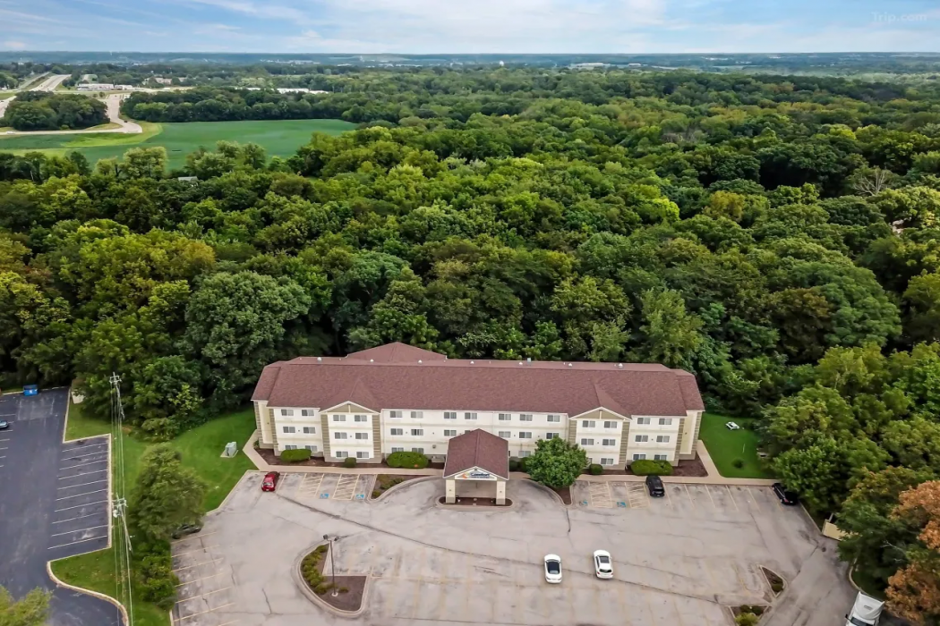 Comfort Inn & Suites East Moline near I-80 3/29