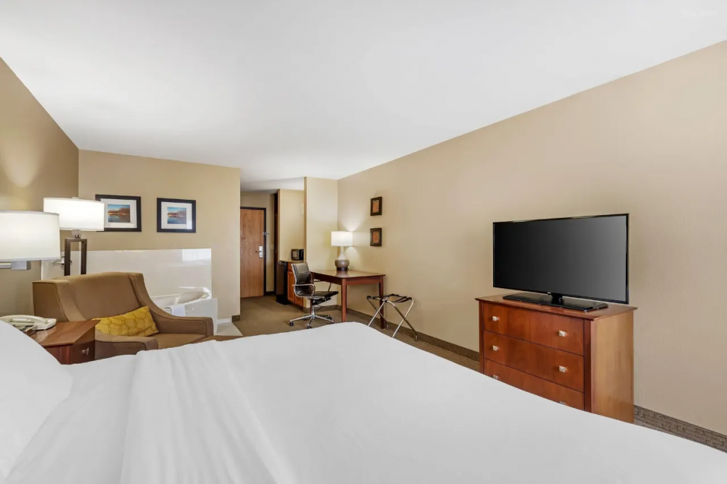 Comfort Inn & Suites East Moline near I-80 11/29