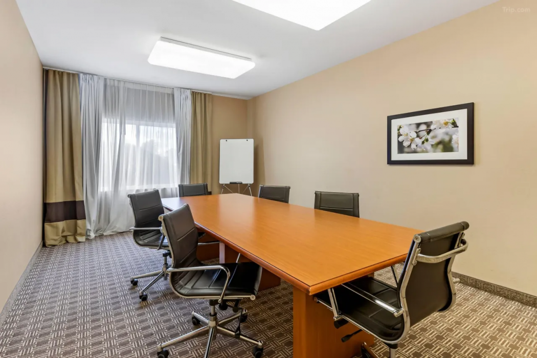 Comfort Inn & Suites East Moline near I-80 13/29