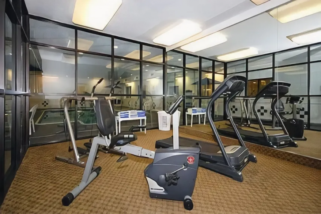 Comfort Inn & Suites East Moline near I-80 15/29