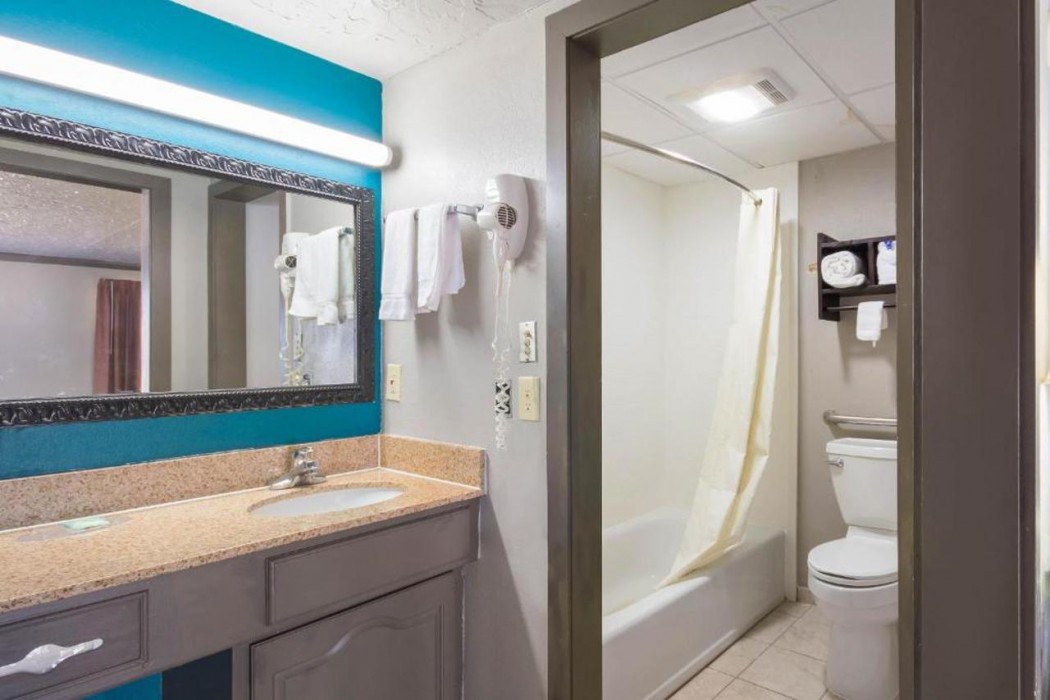 Econo Lodge Inn and Suites Oklahoma City 11/31