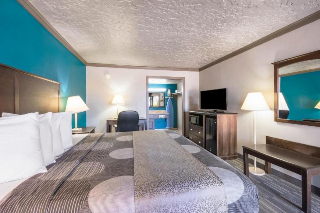 Econo Lodge Inn and Suites Oklahoma City 12/31
