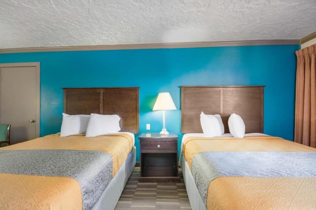 Econo Lodge Inn and Suites Oklahoma City 8/31