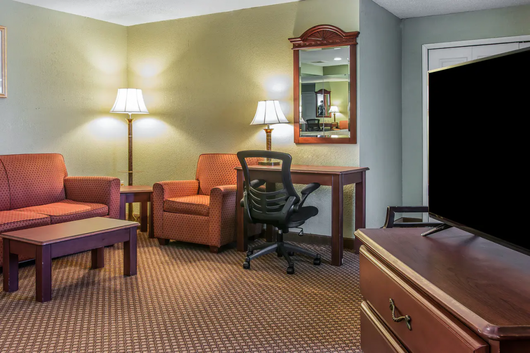 Quality Inn & Suites Ann Arbor Hwy 23 6/27