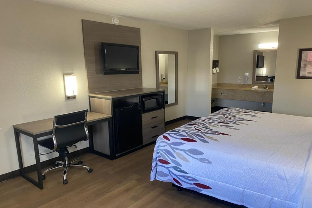 Red Roof Inn Jacksonville, AL 4/14
