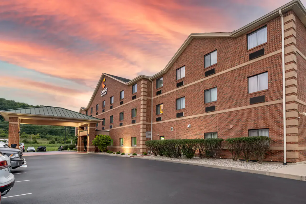 Comfort Inn and Suites Lawrenceburg, IN 2/43