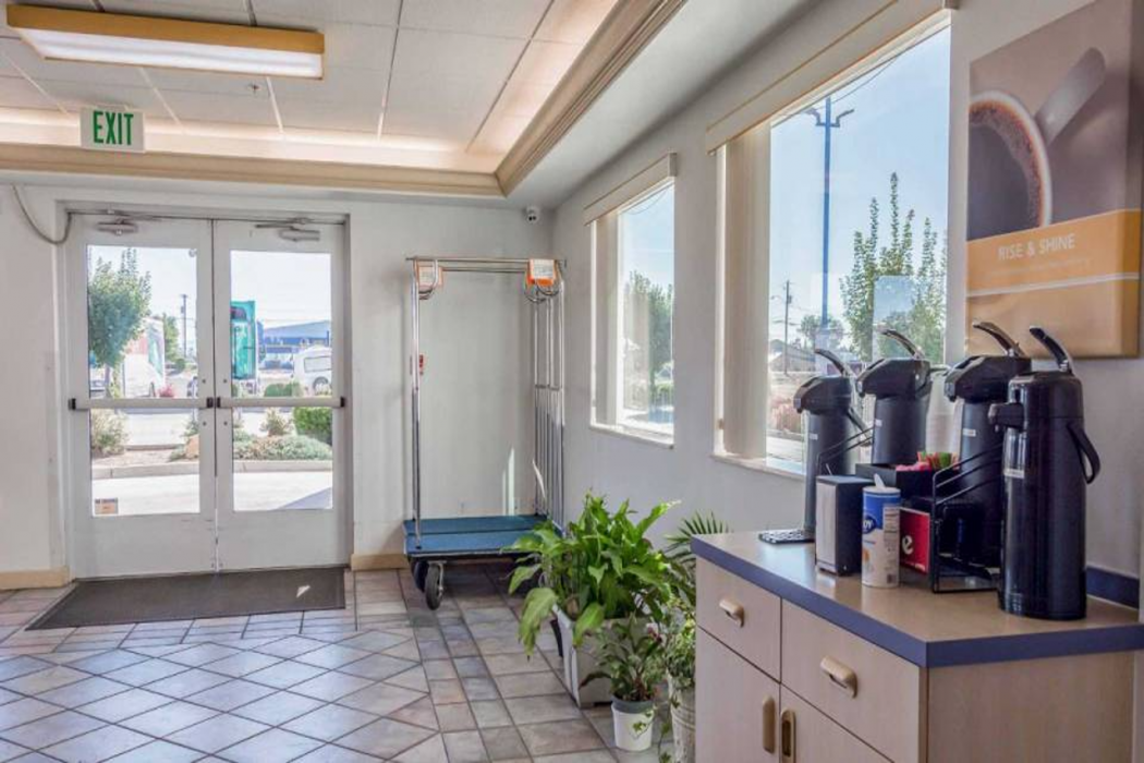 Lobby at Motel6 Redmond, OR, REDMOND - OR