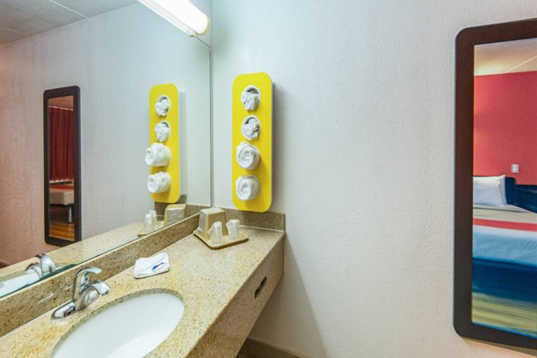 Motel6 Cleveland, TX 16/44