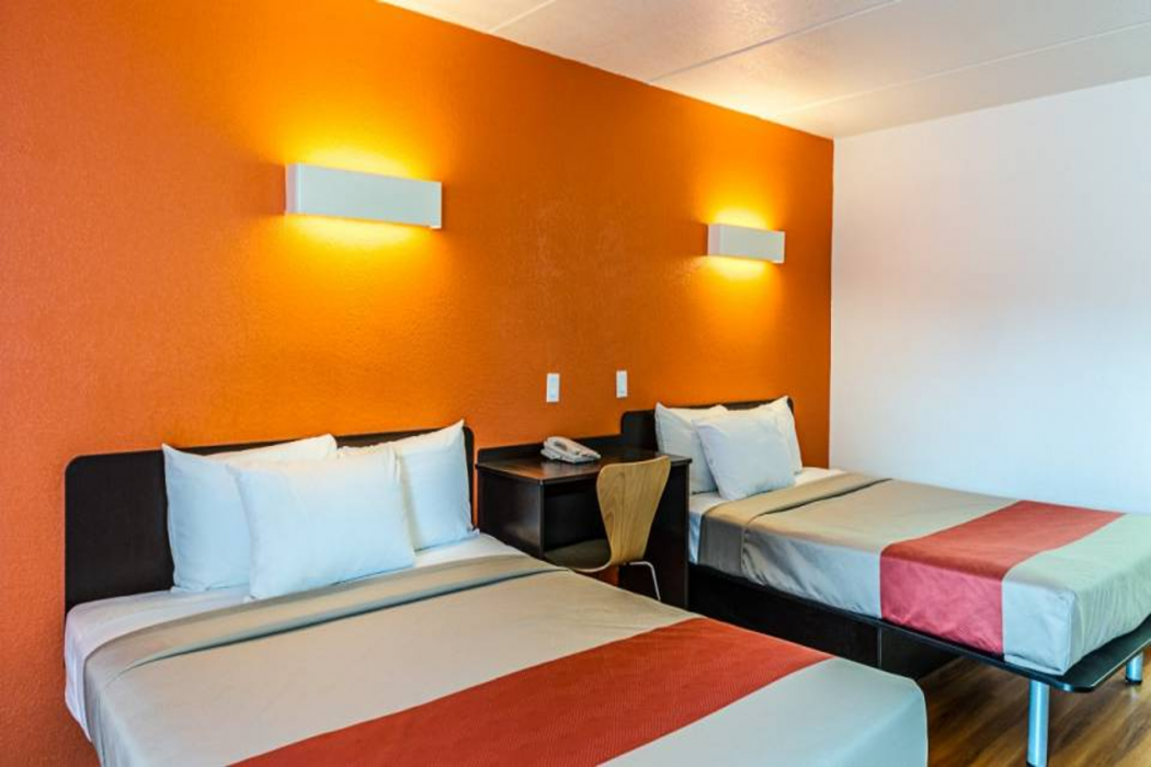 Motel6 Cleveland, TX 11/44