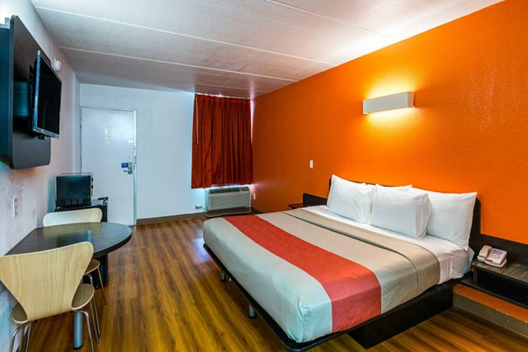 Motel6 Cleveland, TX 7/44