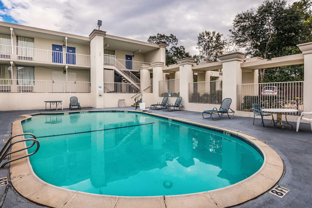Motel6 Cleveland, TX 29/44