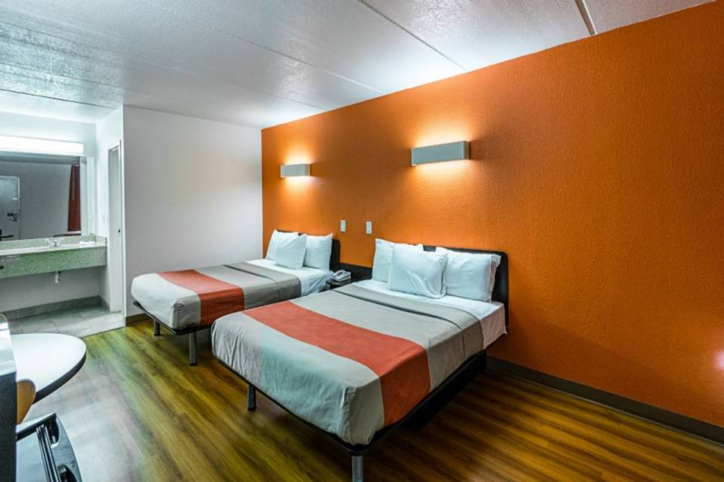 Motel6 Cleveland, TX 14/44