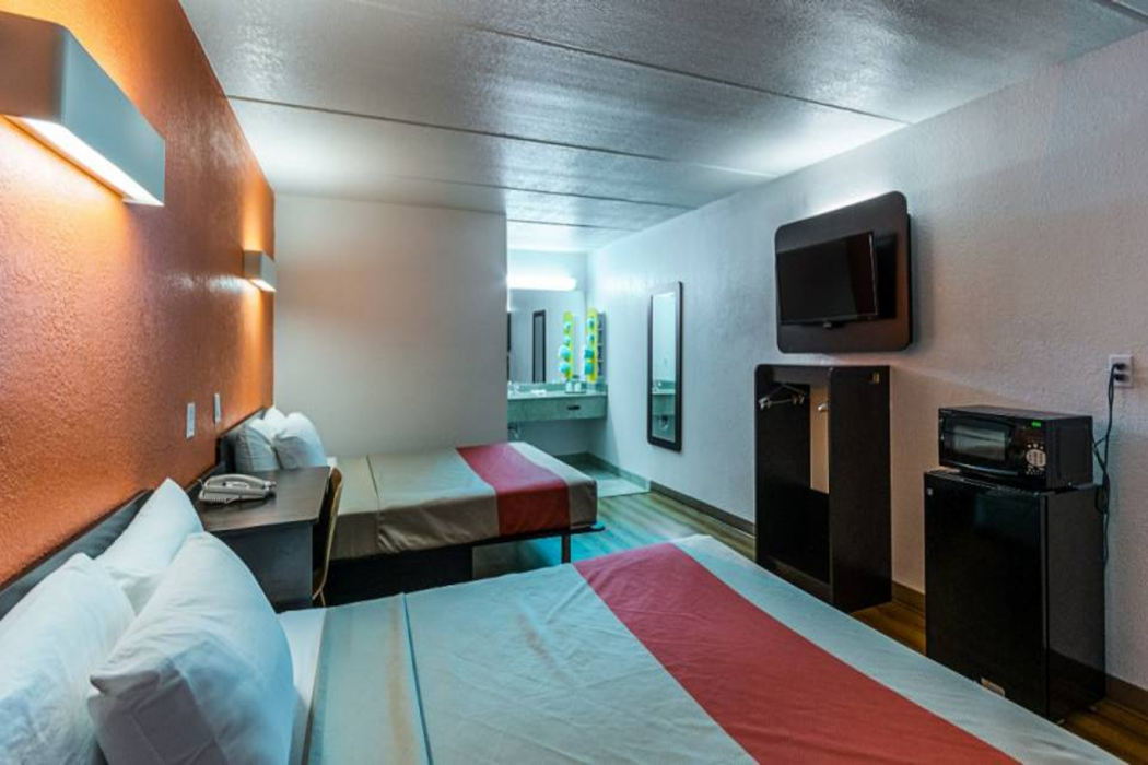 Motel6 Cleveland, TX 15/44