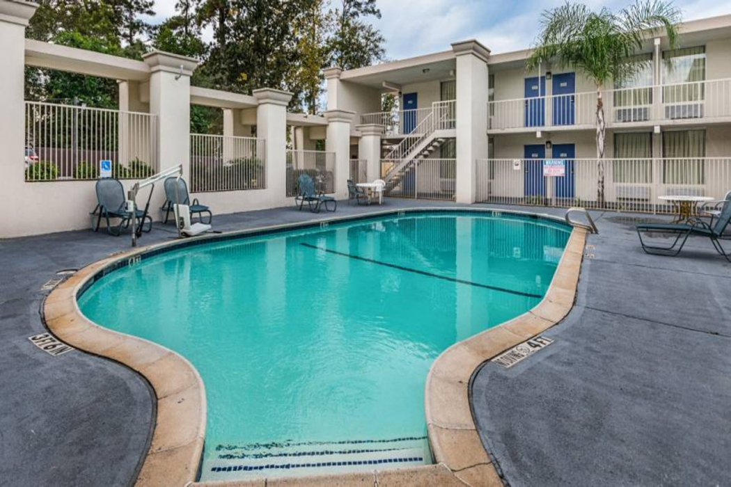 Motel6 Cleveland, TX 30/44