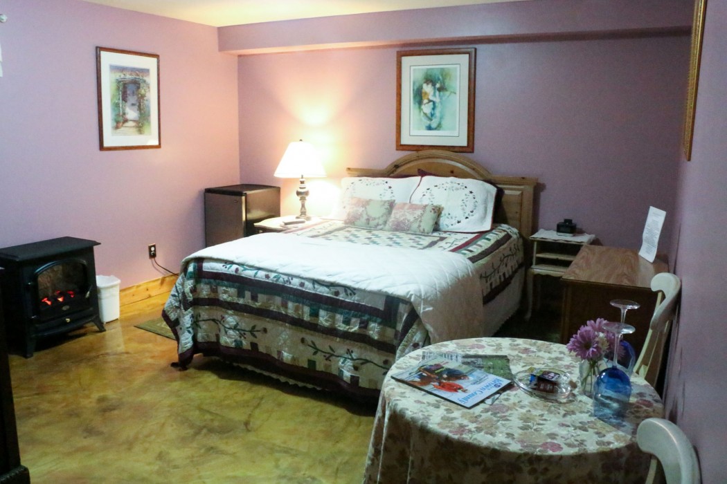 Lil Black Bear Inn 21/74