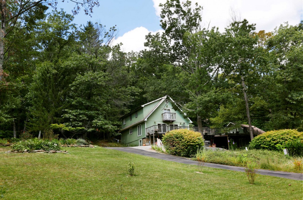 Lil Black Bear Inn 4/74