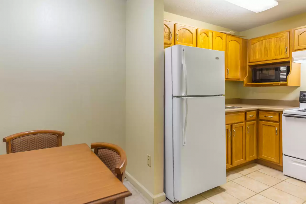 Econo Lodge & Suites Clarksville near Governors Square Mall 14/24