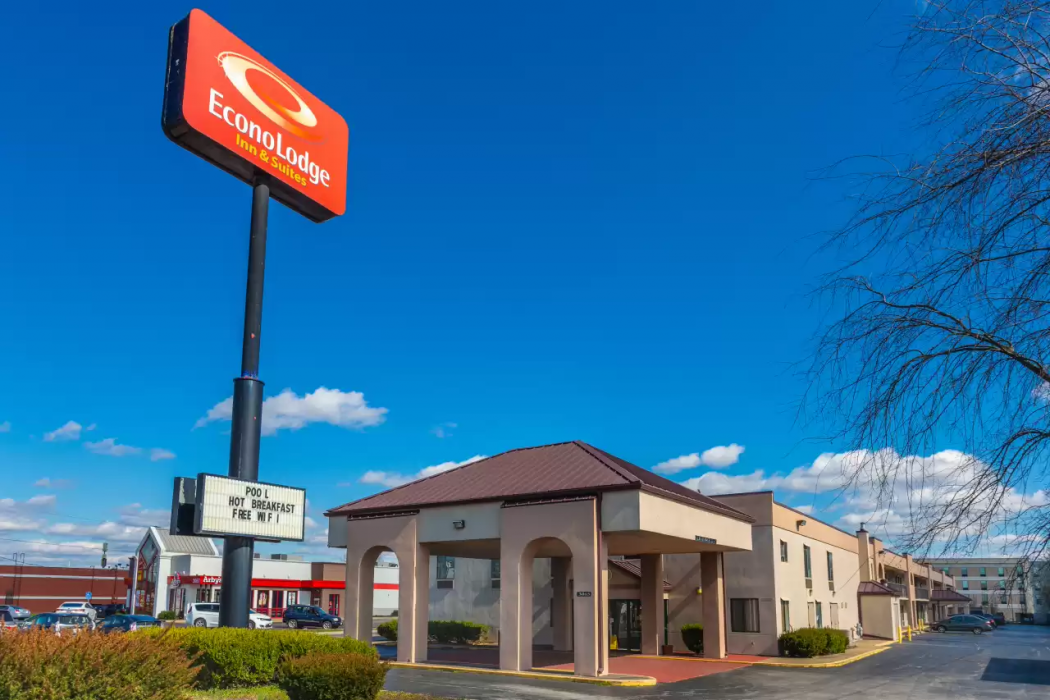 Econo Lodge & Suites Clarksville near Governors Square Mall 1/24