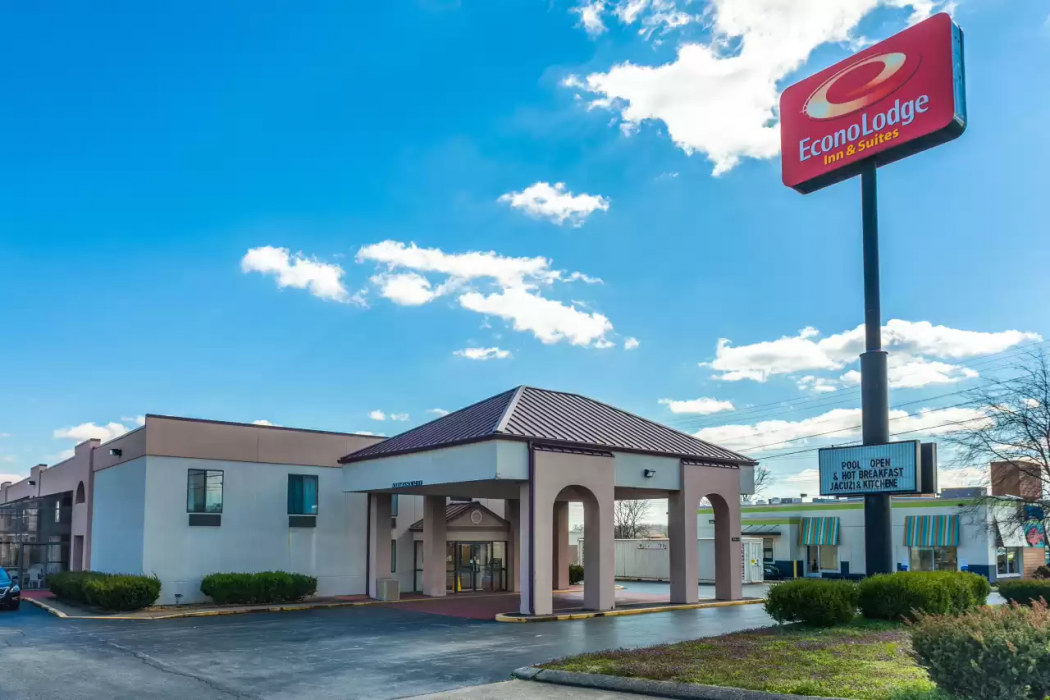 Econo Lodge & Suites Clarksville near Governors Square Mall 2/24