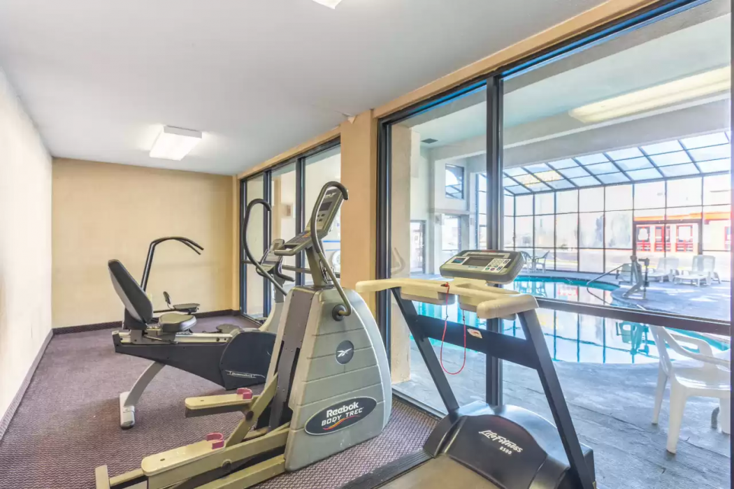 Econo Lodge & Suites Clarksville near Governors Square Mall 17/24